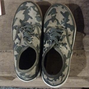 Parker sky camouflage slip on boy shoes size 12